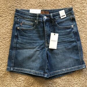 NEW JUDY BLUE mid rise tummy control mid length jean denim shorts small S